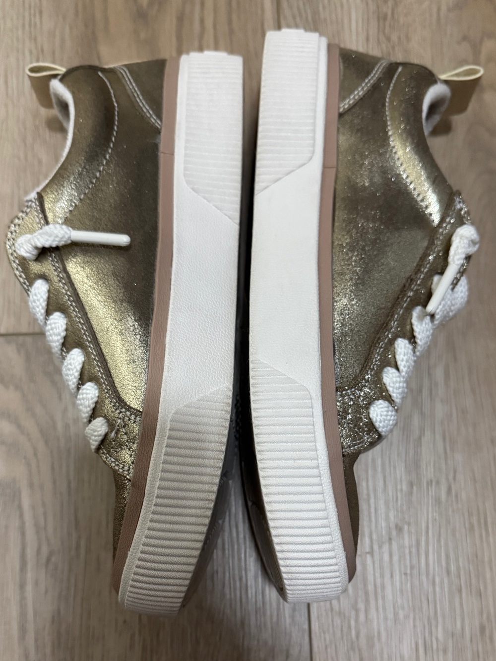 Reef Women's Lay Day Dawn Metallic Sneakers Sz. 8 Champagne Suede - Picture 10 of 13